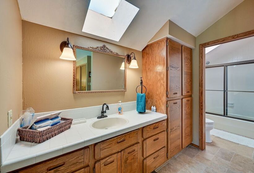 Hot Tub + Games: Spacious Golf Retreat In Payson