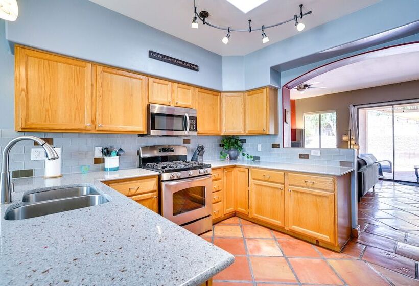 Luxury Tucson Retreat: Patio, Hot Tub & Fireplace