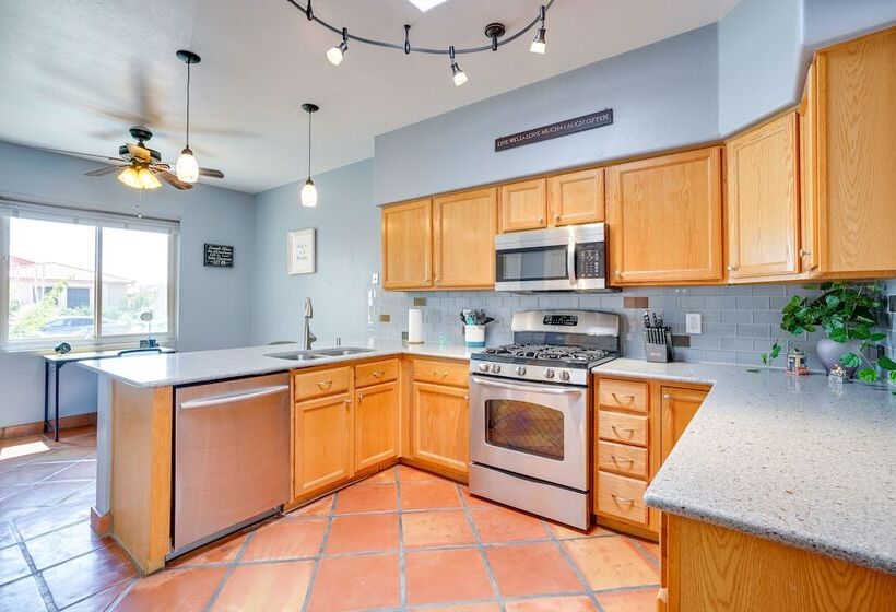 Luxury Tucson Retreat: Patio, Hot Tub & Fireplace