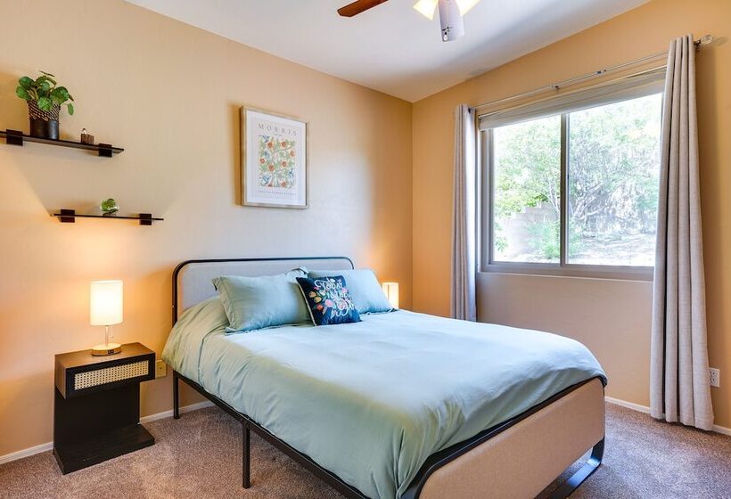 Luxury Tucson Retreat: Patio, Hot Tub & Fireplace