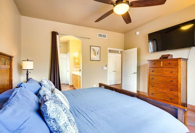 Luxury Tucson Retreat: Patio, Hot Tub & Fireplace