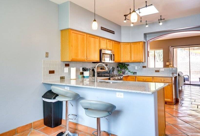 Luxury Tucson Retreat: Patio, Hot Tub & Fireplace