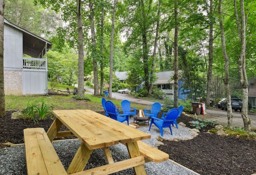 Maggie Valley Mountain Escape W/ Fire Pit & Deck