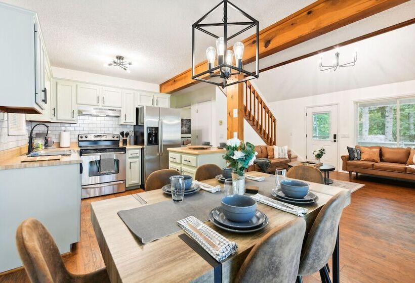 Maggie Valley Mountain Escape W/ Fire Pit & Deck