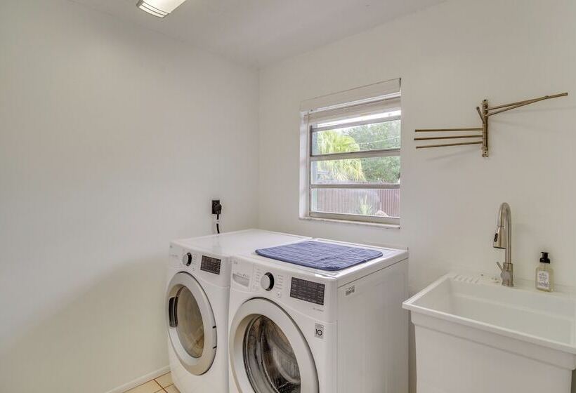 Melbourne Home W/ Pool & Patio, 6 Mi To Beach!