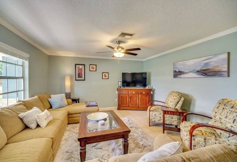 Melbourne Home W/ Pool & Patio, 6 Mi To Beach!