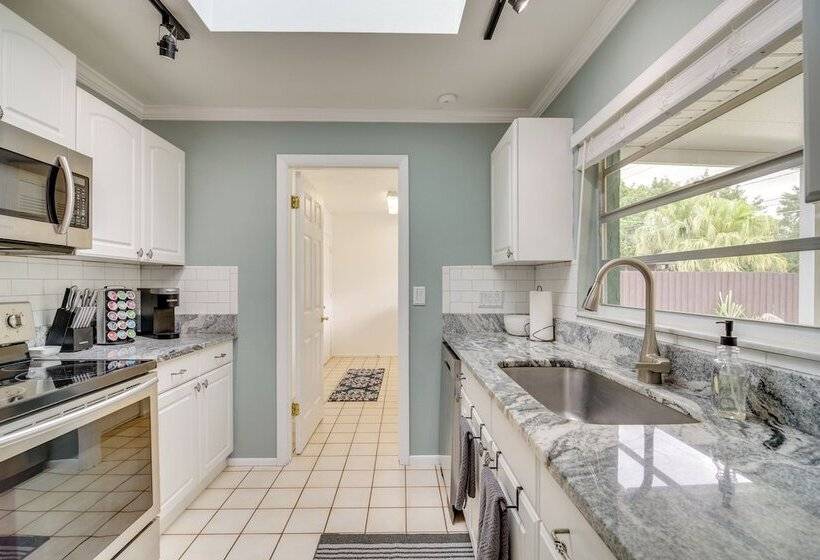 Melbourne Home W/ Pool & Patio, 6 Mi To Beach!