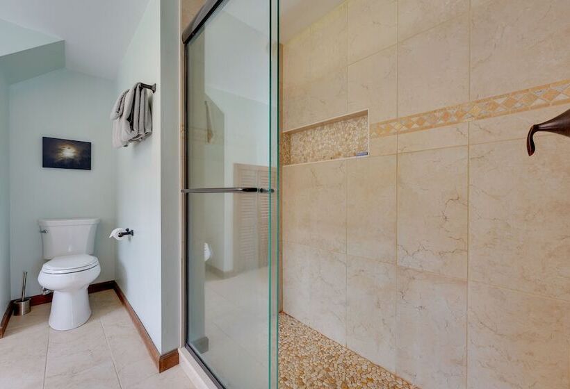 Mendon Home W/ Hot Tub, Fire Pit & Near Skiing!