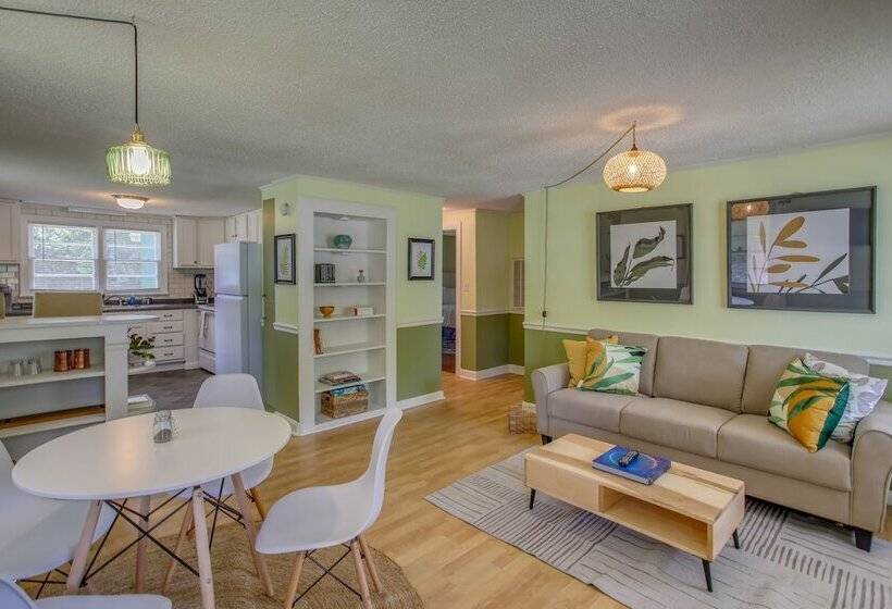 Mid Century Wilmington Cottage: 3 Mi To Riverwalk