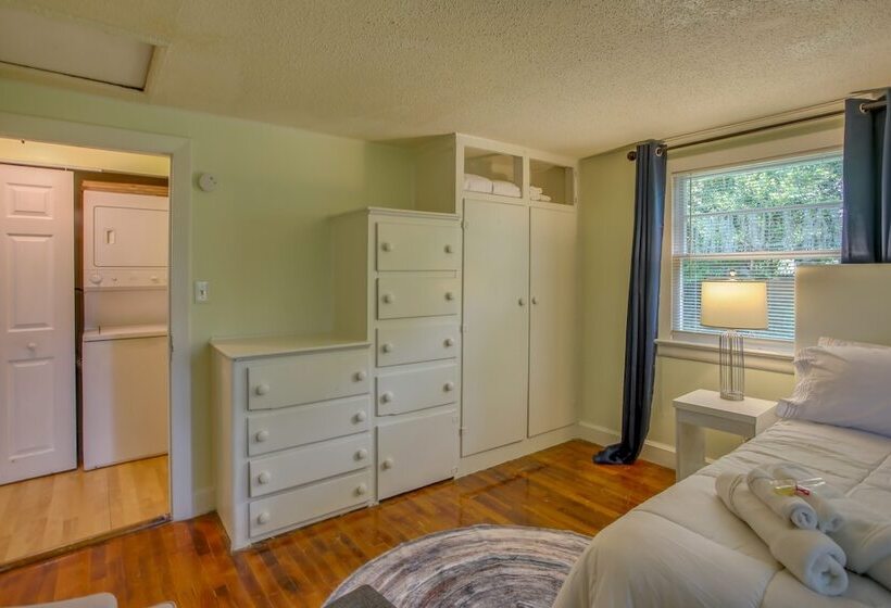 Mid Century Wilmington Cottage: 3 Mi To Riverwalk