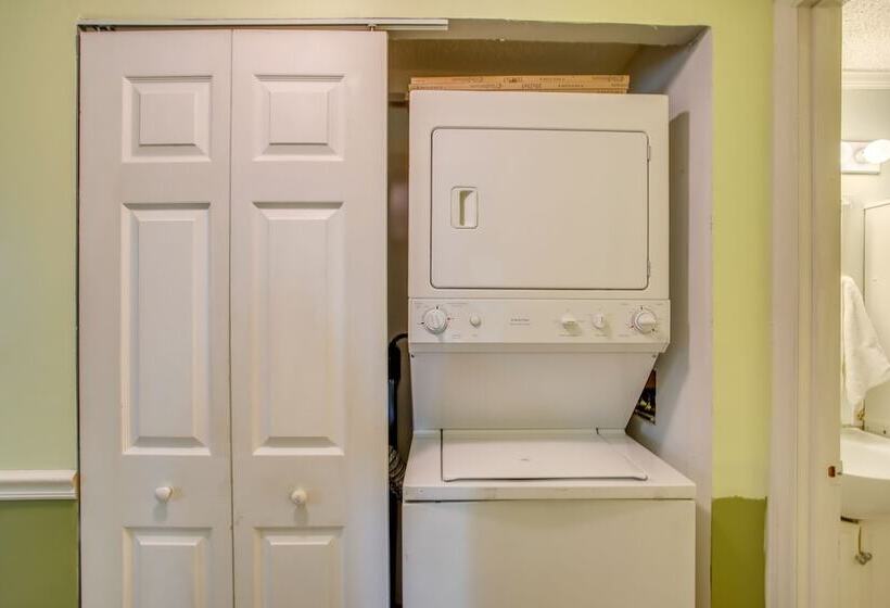 Mid Century Wilmington Cottage: 3 Mi To Riverwalk