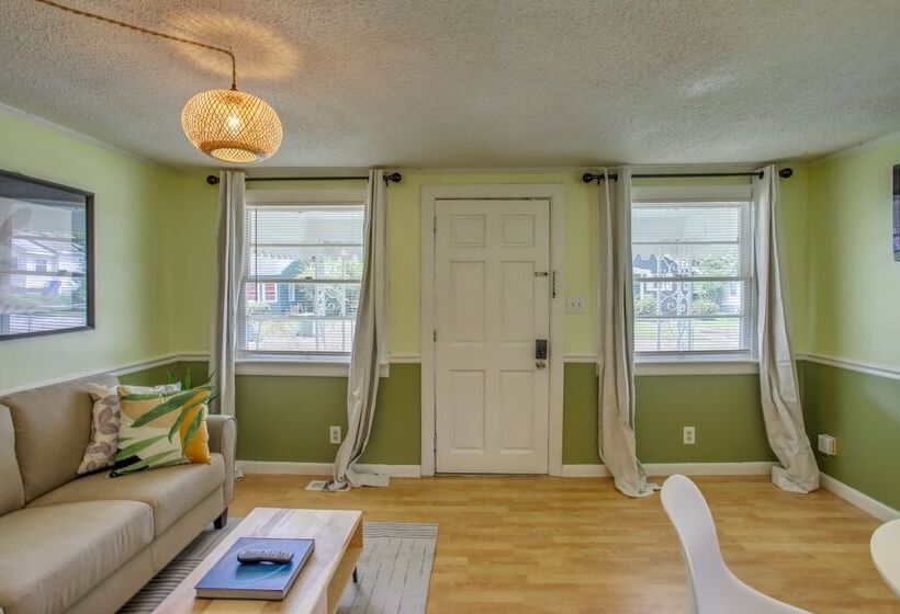 Mid Century Wilmington Cottage: 3 Mi To Riverwalk