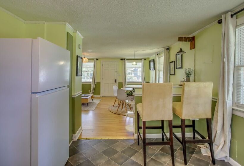 Mid Century Wilmington Cottage: 3 Mi To Riverwalk