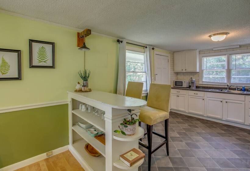 Mid Century Wilmington Cottage: 3 Mi To Riverwalk