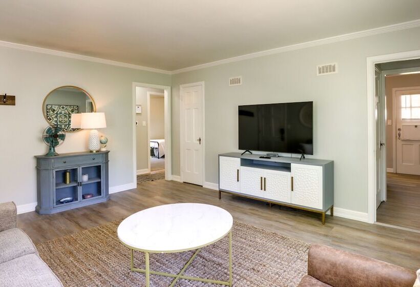 Milwaukee Home W/ Serene Patio & Backyard Garden!