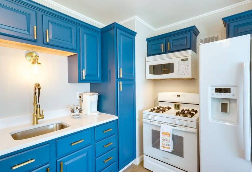 Milwaukee Home W/ Serene Patio & Backyard Garden!