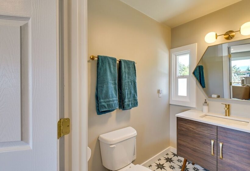 Moclips Home W/ Hot Tub & Stunning Beach Views!