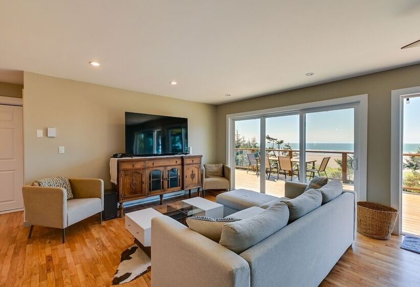 Moclips Home W/ Hot Tub & Stunning Beach Views!