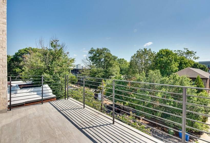 Modern Atlanta Home W/ Balcony: 2 Mi To Downtown!