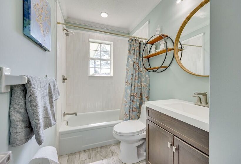 Modern Coastal Home W/ Pool: Mins To Beach & Mayo!