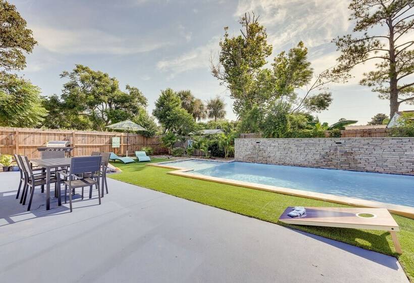 Modern Coastal Home W/ Pool: Mins To Beach & Mayo!