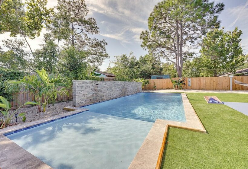 Modern Coastal Home W/ Pool: Mins To Beach & Mayo!