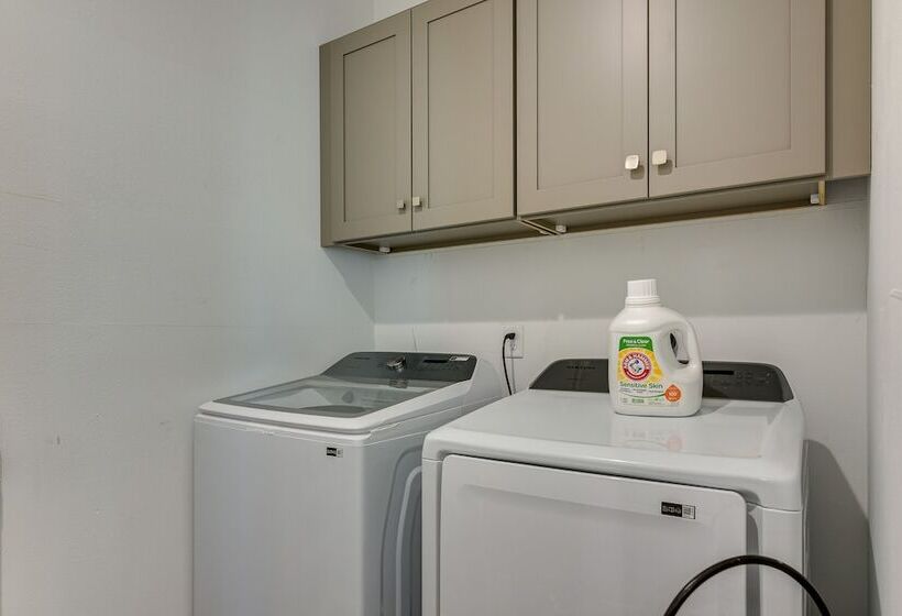 Walk To Gulf: Ocean View Home In Crystal Beach!