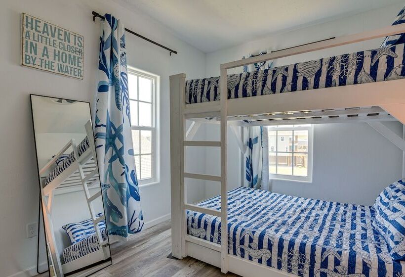 Walk To Gulf: Ocean View Home In Crystal Beach!