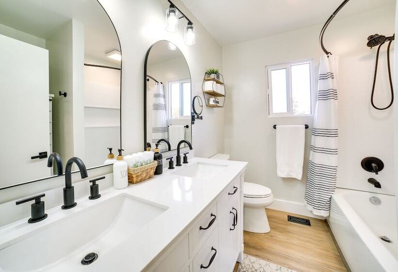 Modern Del Rey Oaks Retreat: 2 Mi To Monterey Bay!