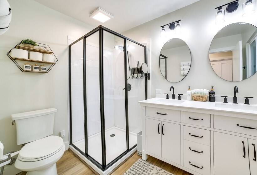 Modern Del Rey Oaks Retreat: 2 Mi To Monterey Bay!