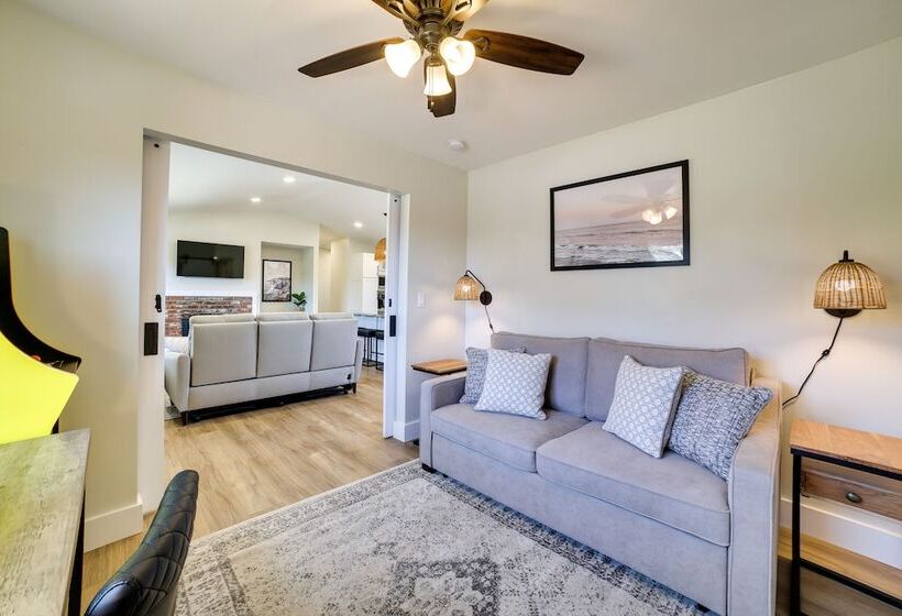 Modern Del Rey Oaks Retreat: 2 Mi To Monterey Bay!