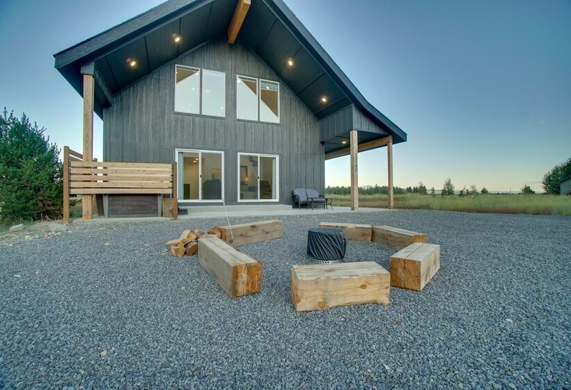 Modern Donnelly Cabin W/ Private Hot Tub