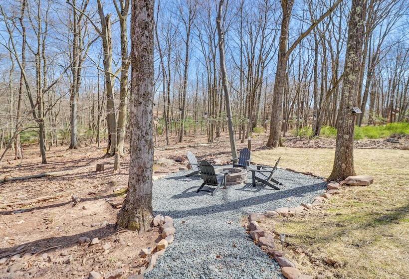 Lake Harmony Resort Home W/ Deck 4 Mi To Skiing!