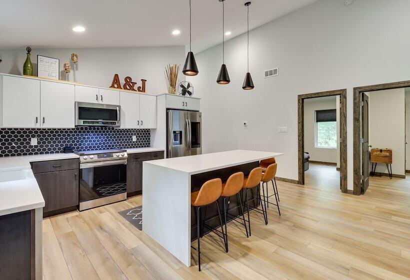 Lake Harmony Resort Home W/ Deck 4 Mi To Skiing!