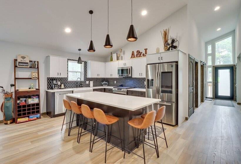 Lake Harmony Resort Home W/ Deck 4 Mi To Skiing!