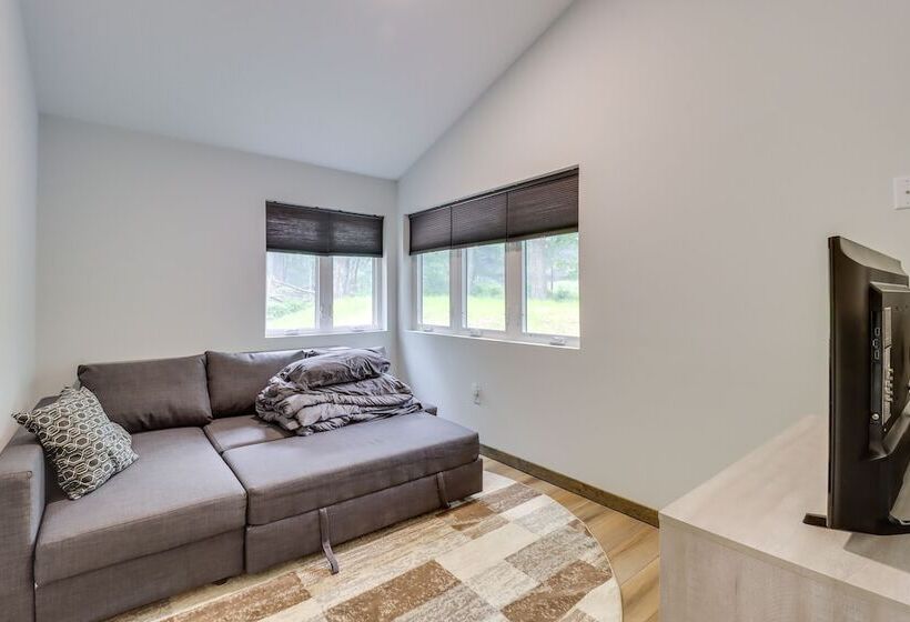 Lake Harmony Resort Home W/ Deck 4 Mi To Skiing!