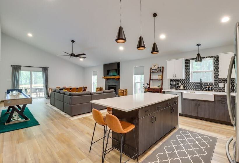 Lake Harmony Resort Home W/ Deck 4 Mi To Skiing!