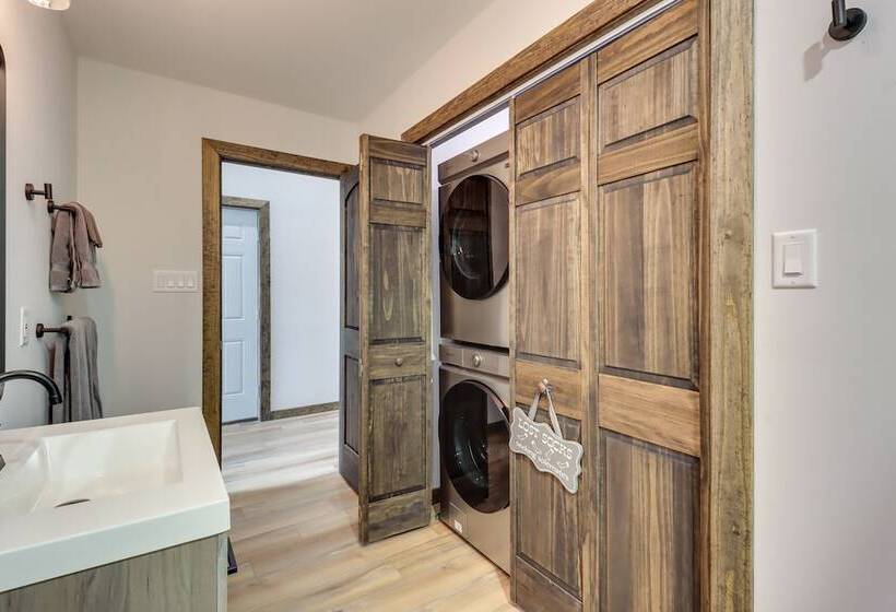 Lake Harmony Resort Home W/ Deck 4 Mi To Skiing!