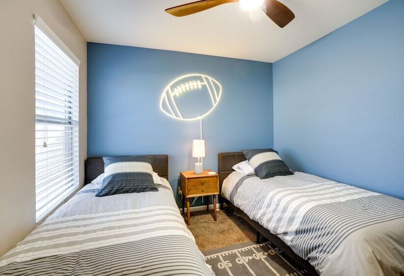 Modern Peoria Home W/ Pool Access & Private Yard!