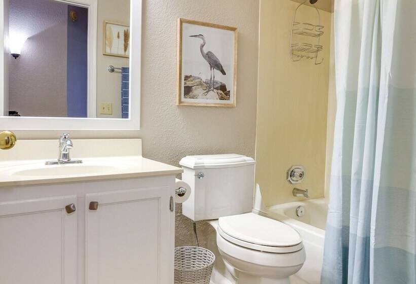 Modern Peoria Home W/ Pool Access & Private Yard!