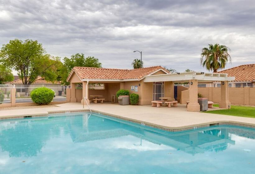 Modern Peoria Home W/ Pool Access & Private Yard!