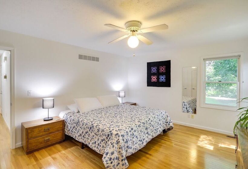 Modern & Spacious Home   6 Mi To Dtwn South Bend