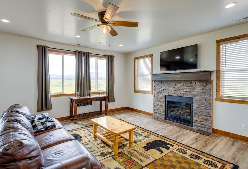 Mountain View Island Park Cabin Near Outdoor Rec!