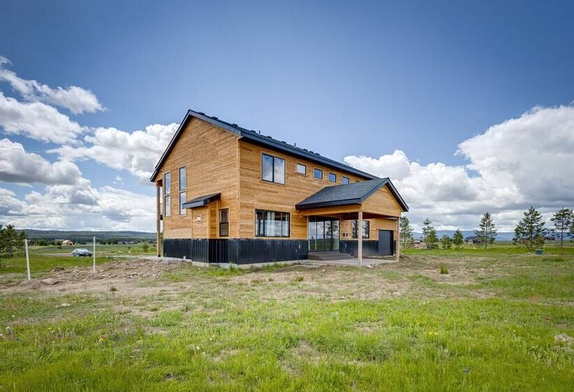 Mountain View Island Park Cabin Near Outdoor Rec!