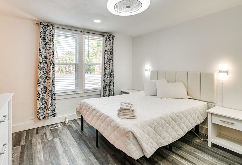 1 Mi To Broadway At The Beach: Home W/ Porch!