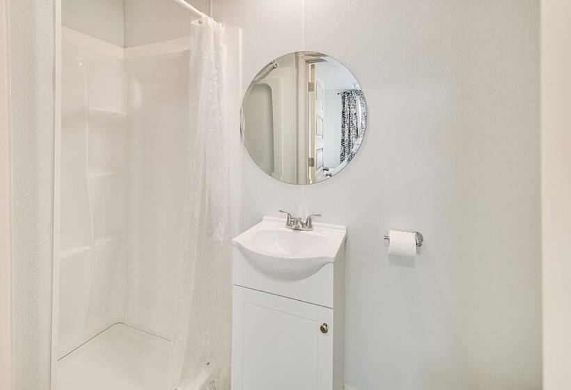 1 Mi To Broadway At The Beach: Home W/ Porch!