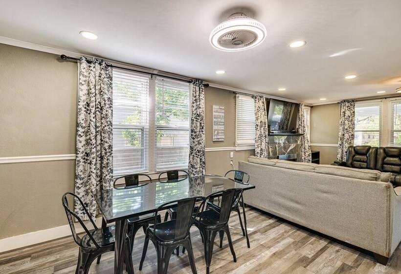 1 Mi To Broadway At The Beach: Home W/ Porch!