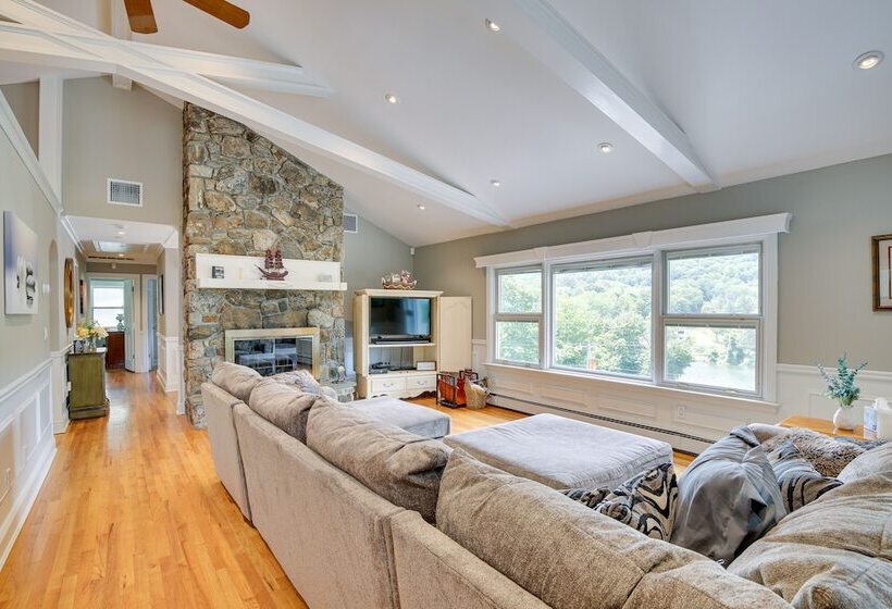 New Fairfield Vacation Rental W/ Lake Views!