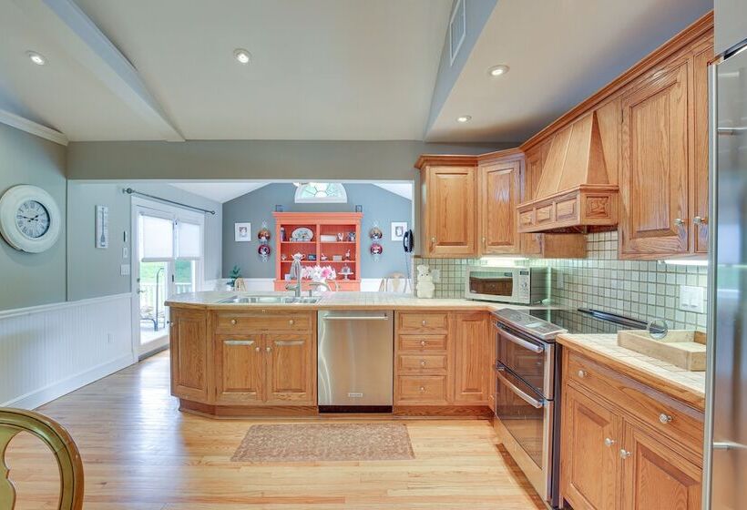 New Fairfield Vacation Rental W/ Lake Views!