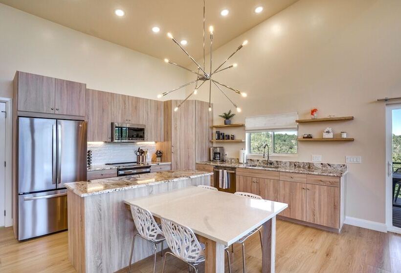 Newly Built, Modern Alton Cabin On 4 Acres!